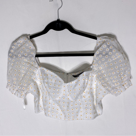 SHEIN Tops - 5/$25 SHEIN White Daisy Print Puff Sleeve Smocked Cropped Blouse L